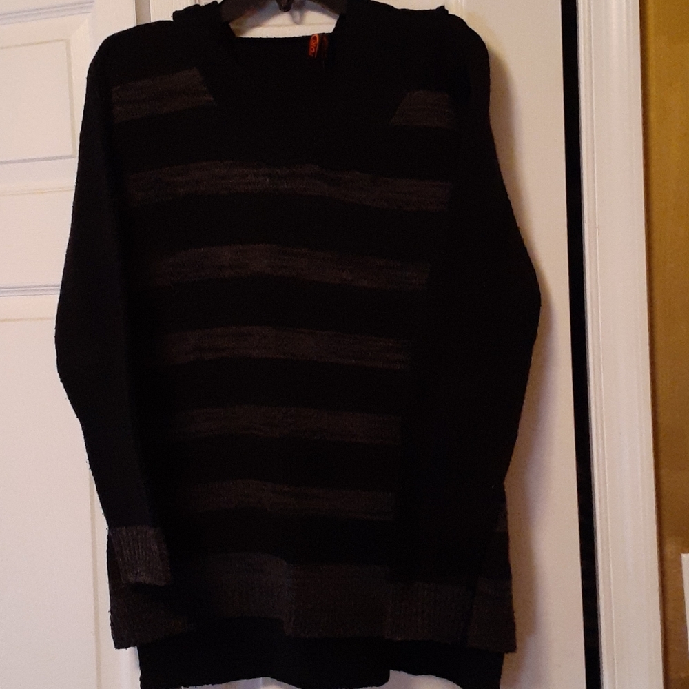 Hooded sweater